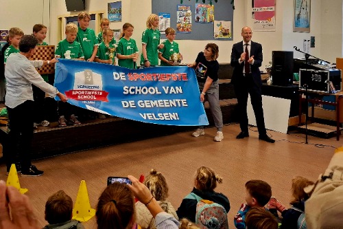 Prijsuitreiking winnaar sportiefste school van Velsen 2025 de Bosbeek