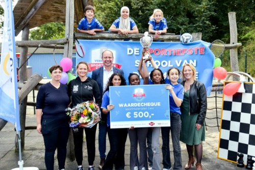 Prijsuitreiking winnaar sportiefste school van Velsen 2024 de Orginon